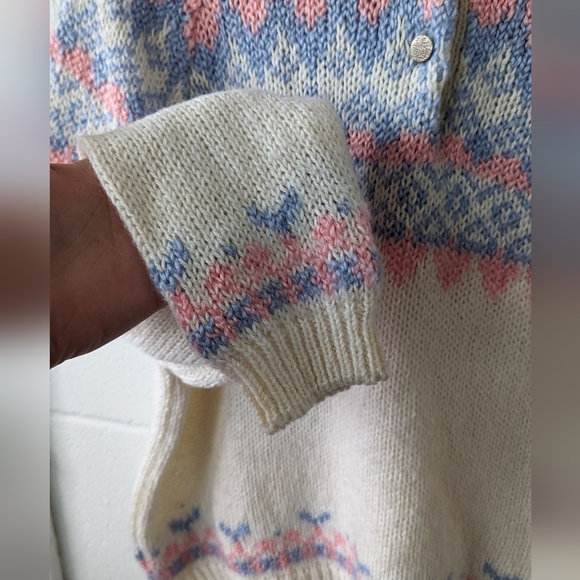 Sweet Vintage Sweater - Picture 2 of 5